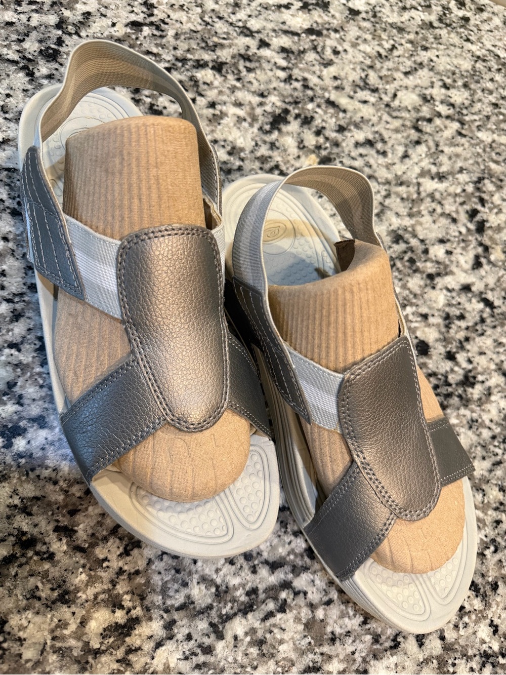 Easy Spirit   sandal  Size 8 US/ EUR40